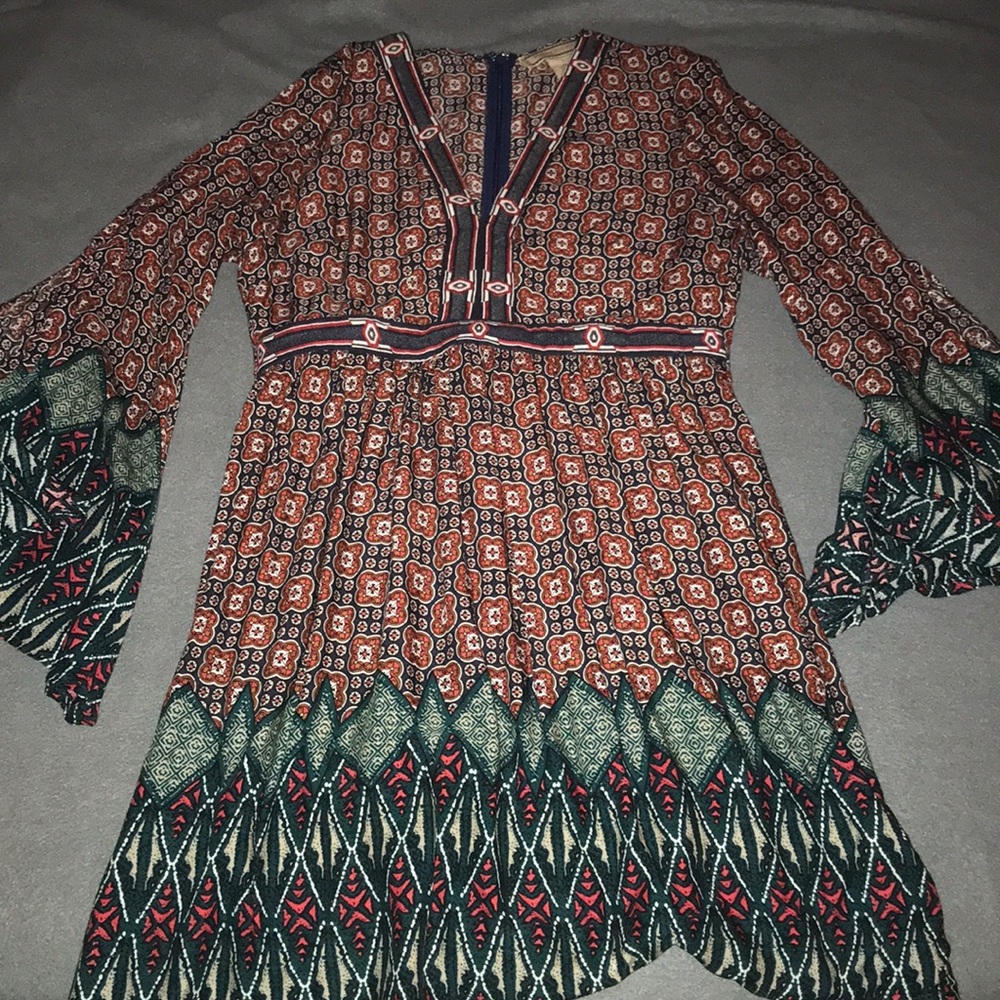 Beautiful long split sleeve dress! Deep V Cute!